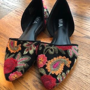 MIA Caroline slip on’s